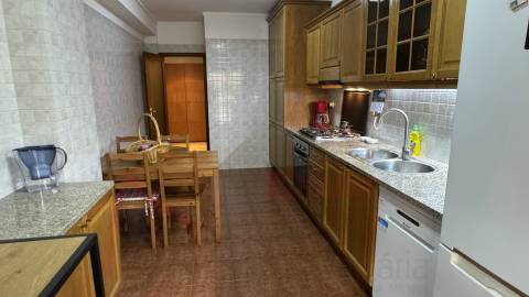 Apartamento T3 Mobilado com Terraço para arrendamento em S. Vítor, Braga