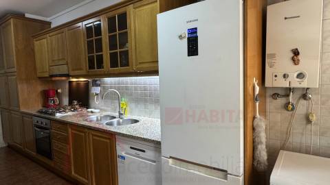 Apartamento T3 Mobilado com Terraço para arrendamento em S. Vítor, Braga
