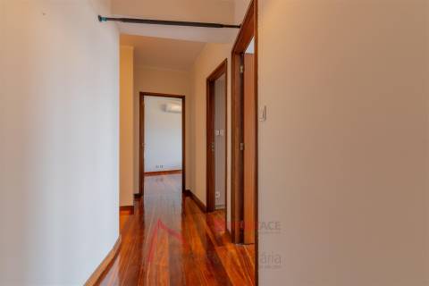 Apartamento T4 Mobilado à Venda em São Vicente, Braga