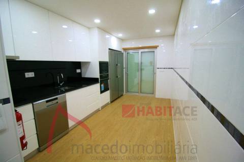 Apartamento T3 Remodelado em São José de São Lázaro - Excelente Oportunidade de Investimento