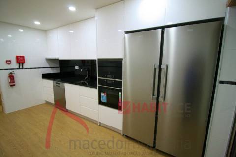 Apartamento T3 Remodelado em São José de São Lázaro - Excelente Oportunidade de Investimento