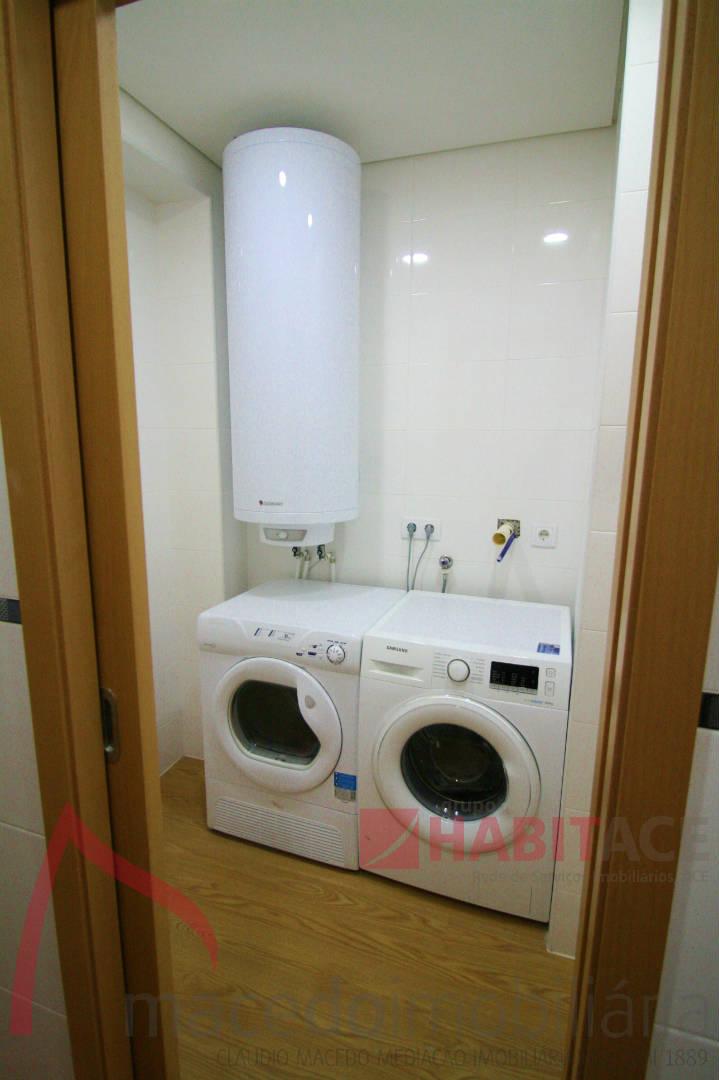 Apartamento T3 Remodelado em São José de São Lázaro - Excelente Oportunidade de Investimento