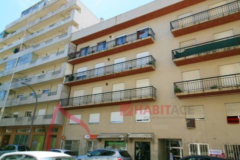 Apartamento T3 Remodelado em São José de São Lázaro - Excelente Oportunidade de Investimento
