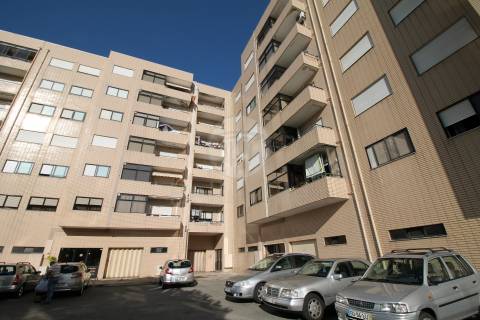 Apartamento T1+1, para arrendamento, com cozinha equipada, Maximinos