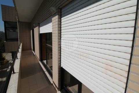 Apartamento T1+1, para arrendamento, com cozinha equipada, Maximinos