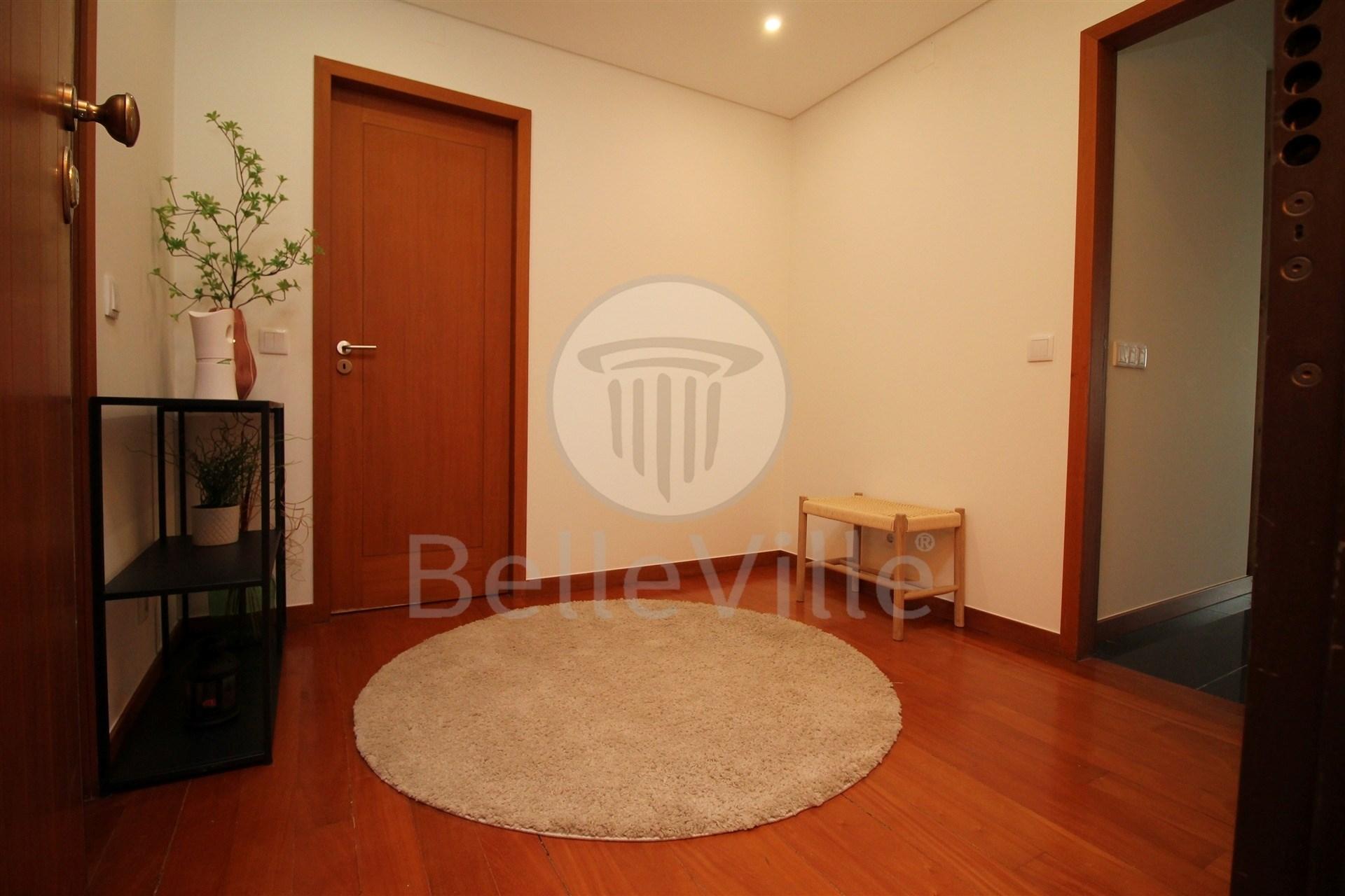 Apartamento T2, parcialmente mobilado, Lamaçães