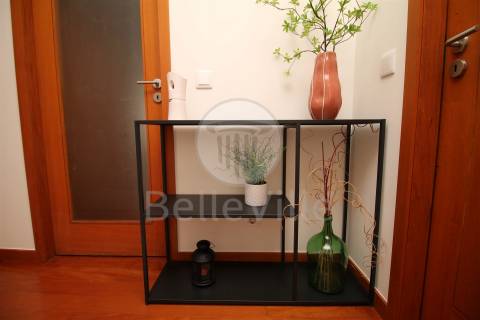 Apartamento T2, parcialmente mobilado, Lamaçães
