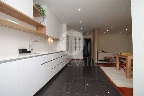 Apartamento T2, parcialmente mobilado, Lamaçães