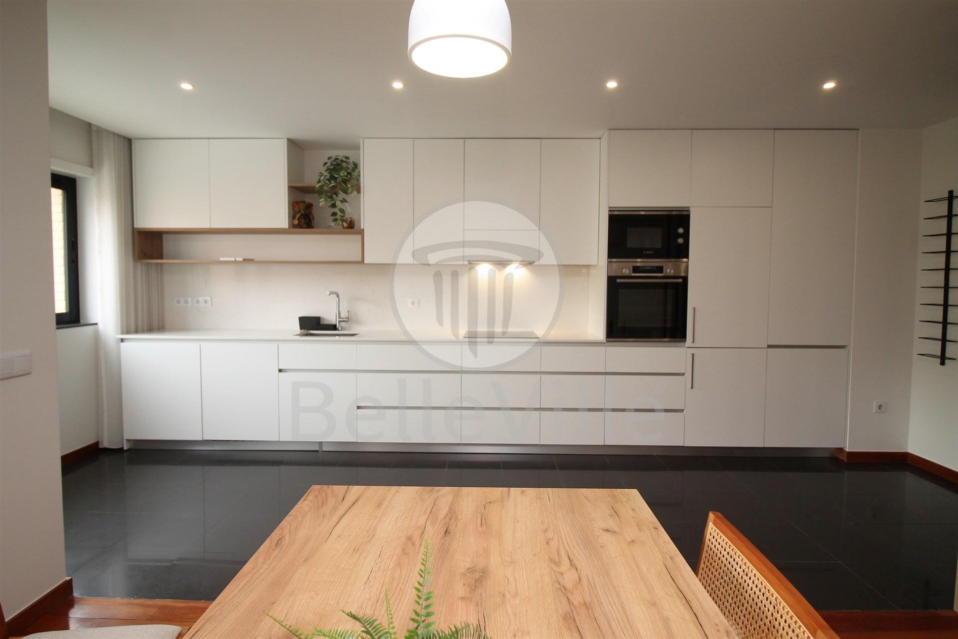 Apartamento T2, parcialmente mobilado, Lamaçães