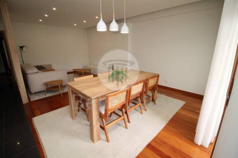 Apartamento T2, parcialmente mobilado, Lamaçães