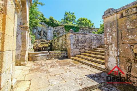 Quinta Histórica para venda em Tarouca