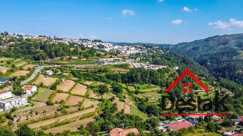 Terreno de 900 m² em Castro Daire