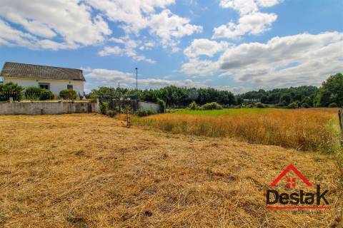 Terreno com 1889m² localizado em Carvalhais - São Pedro do Sul