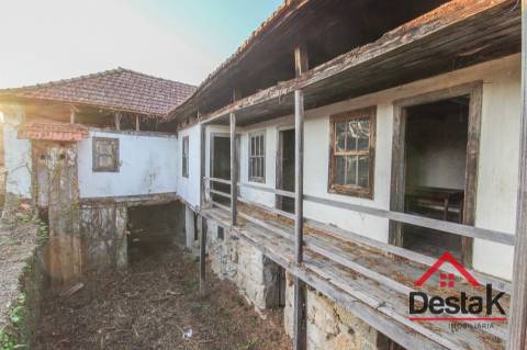 Moradia em Pedra para Restaurar - Carvalhais