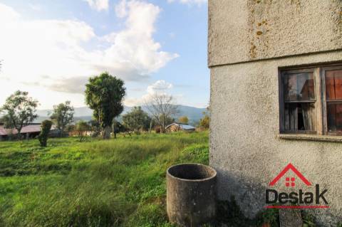 Moradia Isolada com terreno para venda em São Pedro do Sul.