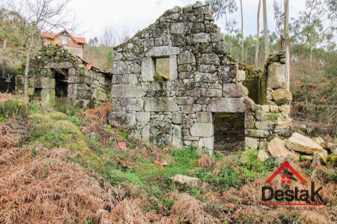 Quinta com moradia para reconstruir em Dianteiro,  Santa Cruz da Trapa.