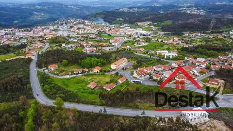 Moradia em banda V3 para venda em Oliveira de Frades