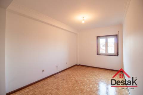 Apartamento T3 para venda no centro de Oliveira de Frades!