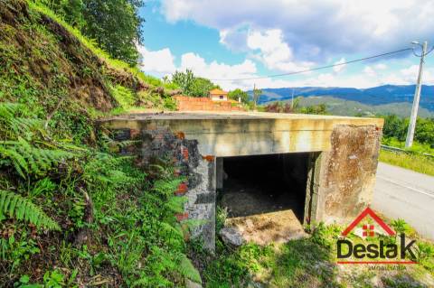 Oportunidade única de investimento e qualidade de vida em plena Nacional 16, à saída de Ribeiradio,