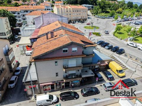 Apartamento T2 com Sótão e Potencial para Nova Unidade Habitacional