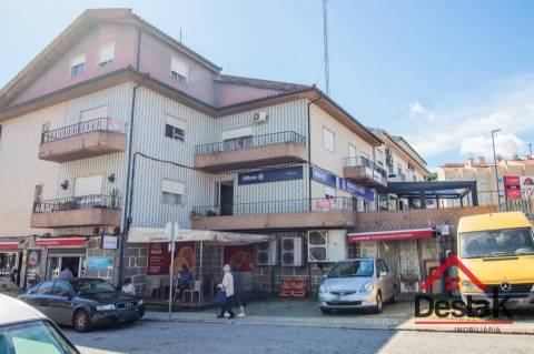 Apartamento T2 com Sótão e Potencial para Nova Unidade Habitacional