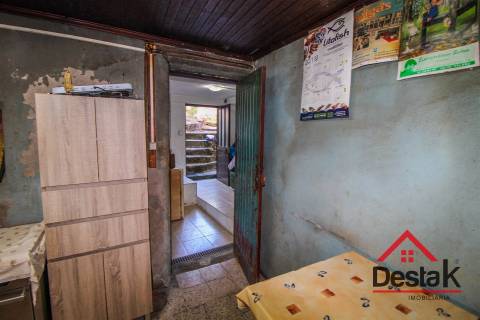 Duas Moradias com Vista Rio  a 2 min da Zona de Fruição Ribeirinha de Sejães, Oliveira De Frades