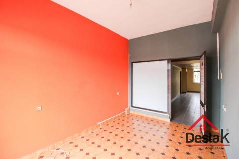 Conjunto de 5 Lojas com 120 m² | Centro de São Pedro do Sul | Excelente Oportunidade de Investimento