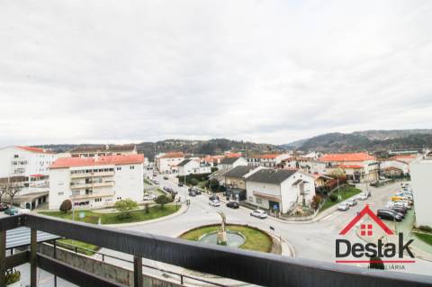 Conjunto de 5 Lojas com 120 m² | Centro de São Pedro do Sul | Excelente Oportunidade de Investimento
