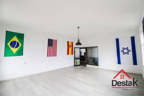 Conjunto de 5 Lojas com 120 m² | Centro de São Pedro do Sul | Excelente Oportunidade de Investimento