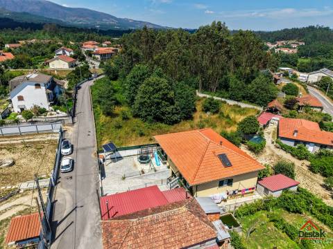Fantástica moradia Isolada T4 com terreno, anexos, totalmente equipada e mobilada