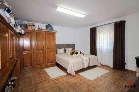 Fantástica moradia Isolada T4 com terreno, anexos, totalmente equipada e mobilada