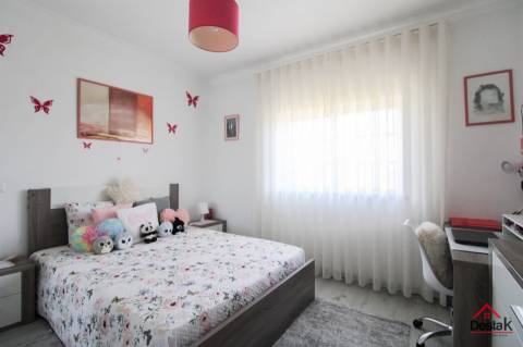Fantástica moradia Isolada T4 com terreno, anexos, totalmente equipada e mobilada