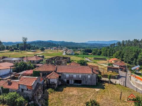 Quinta com Moradia V3 em estrutura de Pedra, com enorme potencial, às portas de São Pedro do Sul