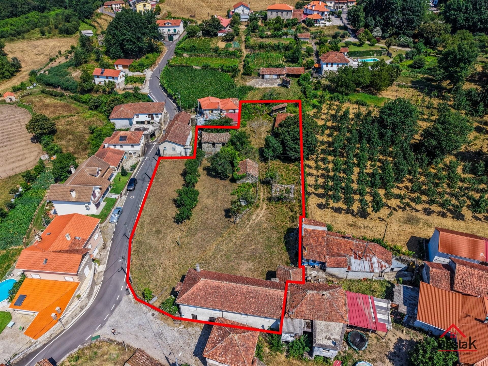 Quinta com Moradia V3 em estrutura de Pedra, com enorme potencial, às portas de São Pedro do Sul