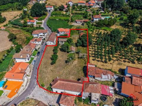 Quinta com Moradia V3 em estrutura de Pedra, com enorme potencial, às portas de São Pedro do Sul