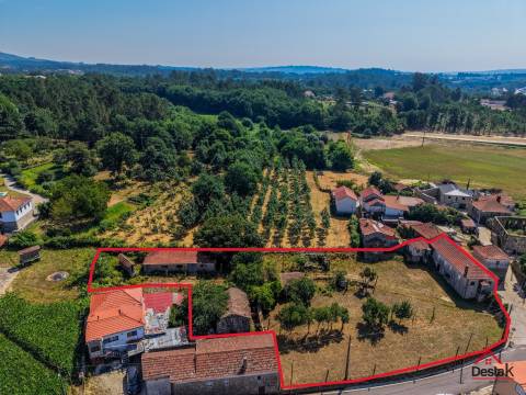 Quinta com Moradia V3 em estrutura de Pedra, com enorme potencial, às portas de São Pedro do Sul