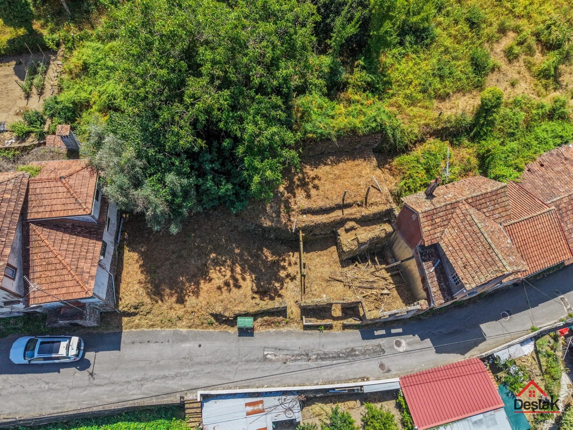 Terreno com Ruina em Pedra em São Pedro do Sul