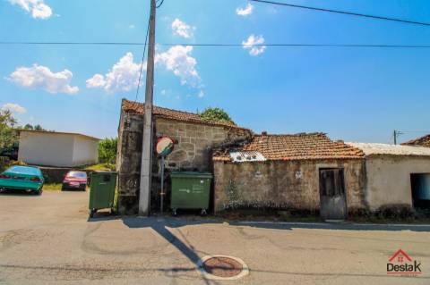 Moradia para reconstrução em Vila Pouca, São Miguel do Mato