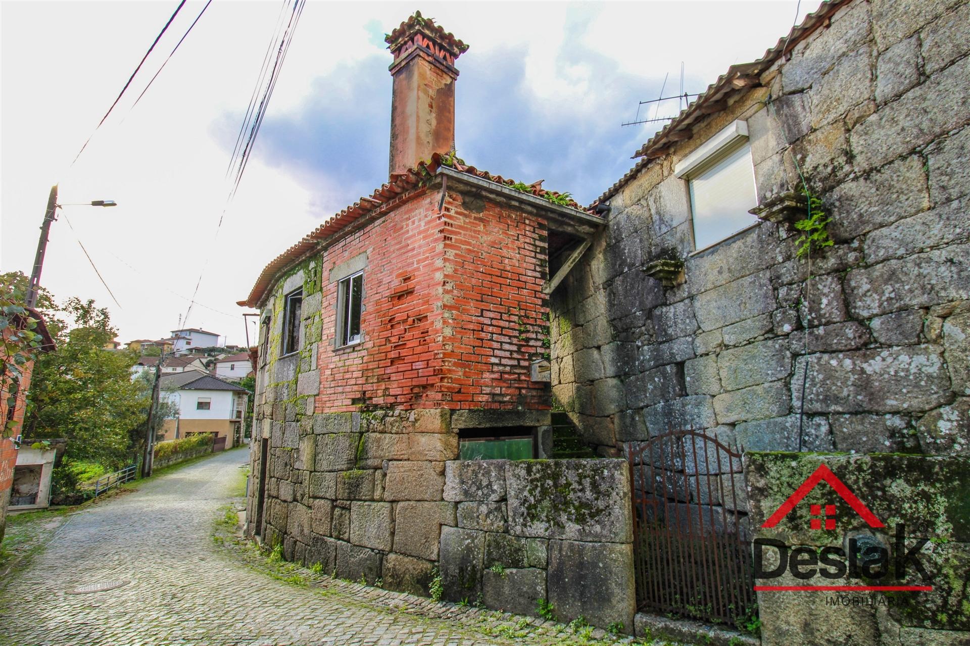 Moradia para reabilitar em Caparrosa, Tondela