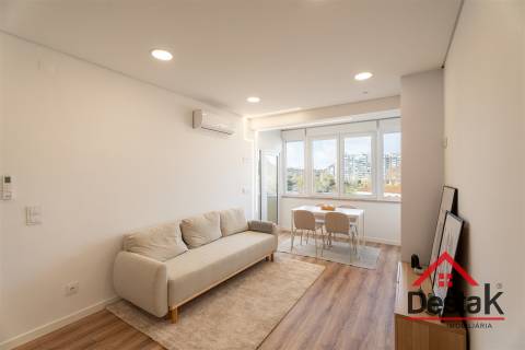 Apartamento T1 totalmente remodelado em Benfica