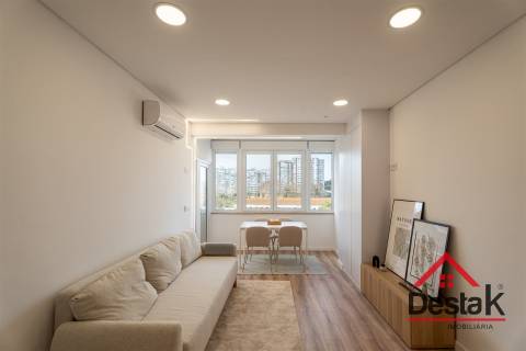 Apartamento T1 totalmente remodelado em Benfica