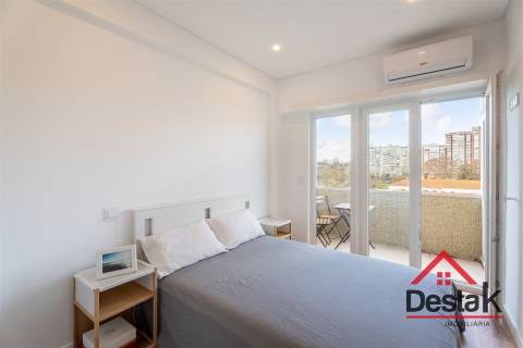 Apartamento T1 totalmente remodelado em Benfica