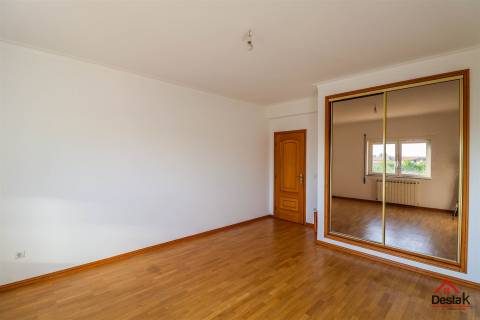 Moradia Geminada V4 em Orgens