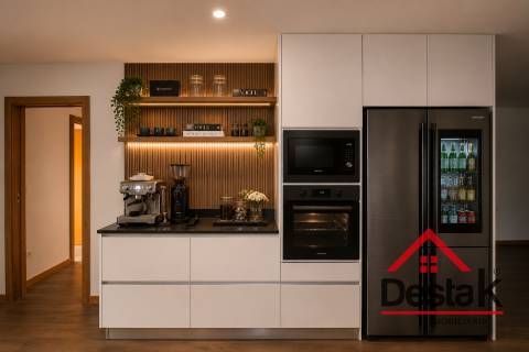 Loja com Apartamento T2 -  Palácio do Gelo