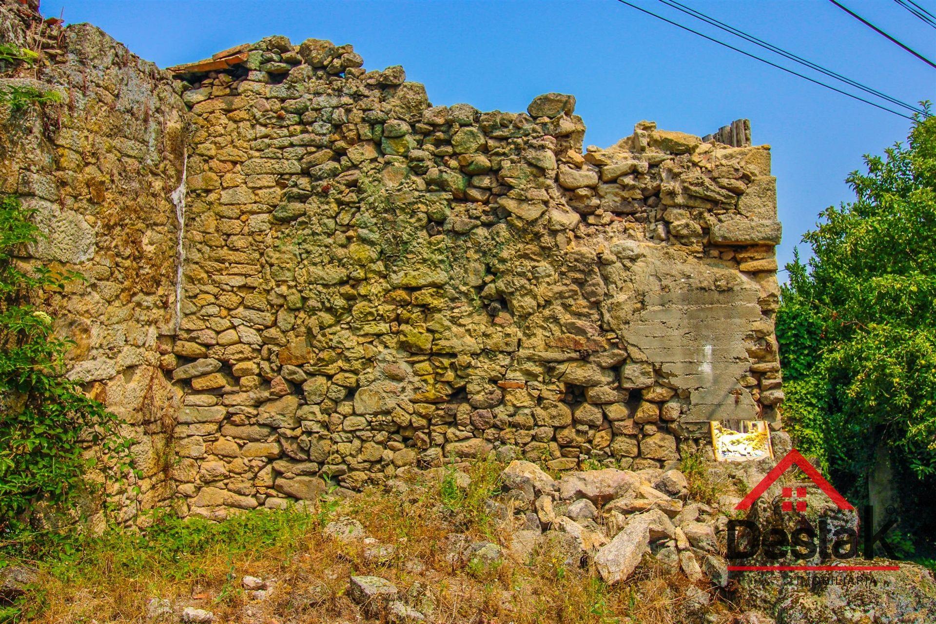 Terreno com moradia em ruína para reconstrução a 10 minutos do Centro de Viseu