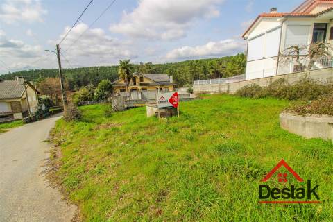 Terreno com 669 m², projeto aprovado e fundações edificadas, a 5 minutos da cidade
