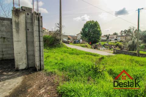 Terreno com 669 m², projeto aprovado e fundações edificadas, a 5 minutos da cidade