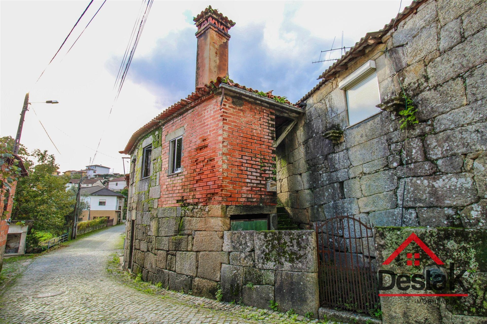 Moradia para reabilitar em Caparrosa, Tondela