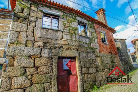 Moradia para reabilitar em Caparrosa, Tondela