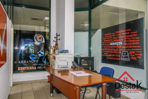 Loja comercial em Santa Comba Dão